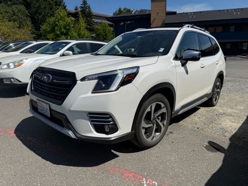 Used 2024 Subaru Forester Touring AWD/4WD image 1