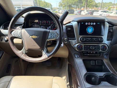 Used 2020 Chevrolet Tahoe LT w/ Luxury Package RWD image 16