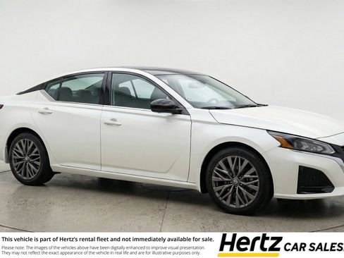 Used 2025 Nissan Altima 2.5 SV image 1