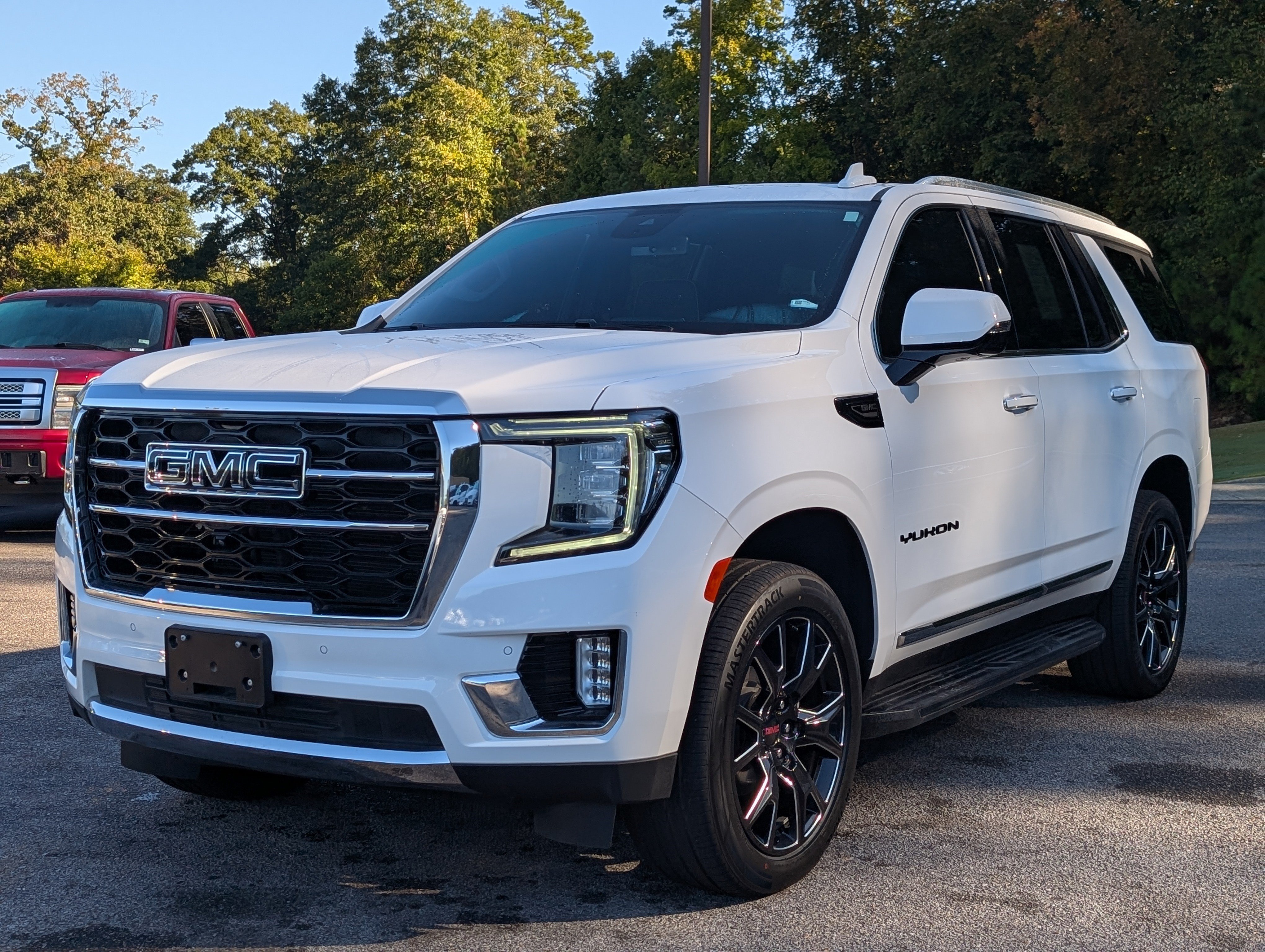Used 2024 GMC Yukon SLT w/ SLT Premium Package AWD/4WD image 5