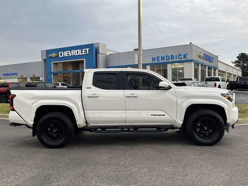 Used 2025 Toyota Tacoma SR5 image 11