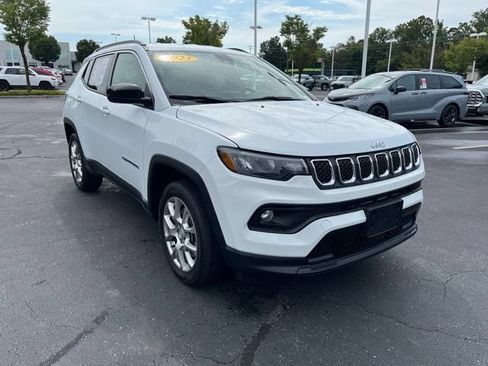 Used 2023 Jeep Compass Latitude AWD/4WD image 4