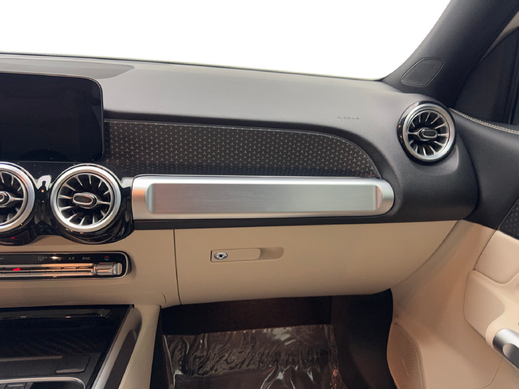 Used 2025 Mercedes-Benz GLB 250 w/ Exclusive Package image 57