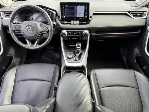 Used 2020 Toyota RAV4 Limited image 11