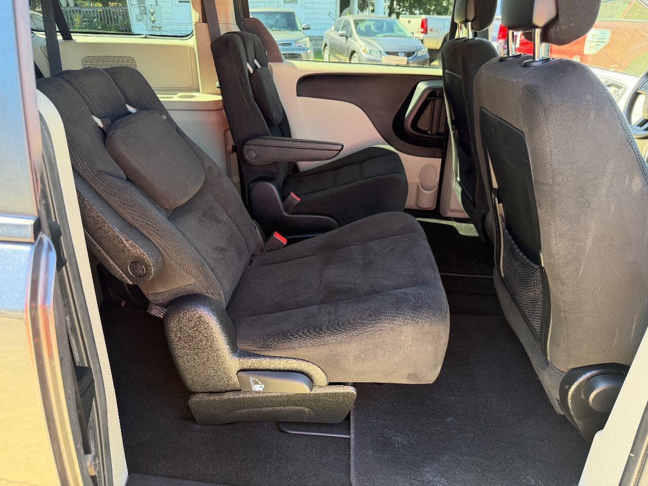 Used 2016 Dodge Grand Caravan SE w/ Quick Order Package 29E SE FWD image 15