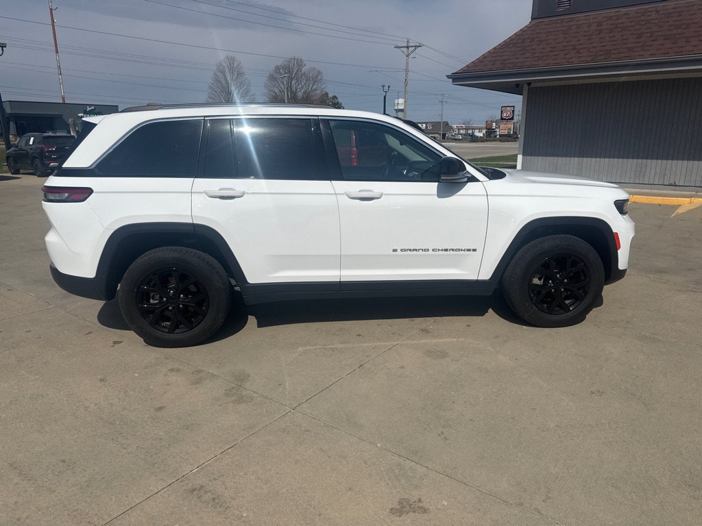 Used 2023 Jeep Grand Cherokee Limited AWD/4WD image 6