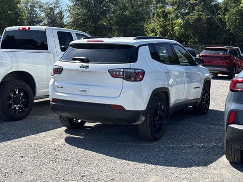 Certified 2025 Jeep Compass Latitude w/ Altitude Special Edition AWD/4WD image 4