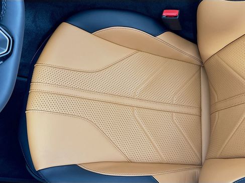 Used 2026 Aston Martin V8 Vantage Coupe image 18