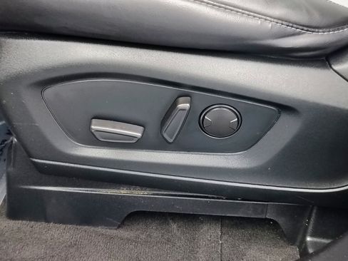 Used 2022 Ford Explorer XLT w/ Equipment Group 202A image 25