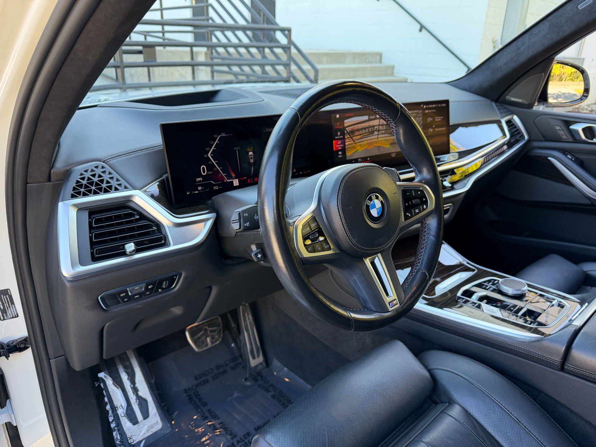 Used 2023 BMW X7 M60i AWD/4WD image 33