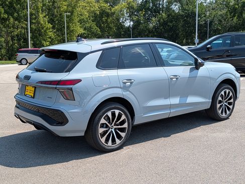New 2026 Audi Q3 quattro 2.0T AWD/4WD image 2