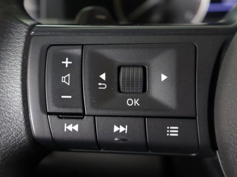 Used 2024 Nissan Pathfinder S image 40