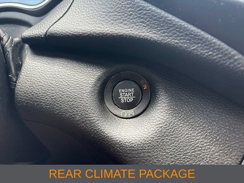 Used 2019 Jeep Cherokee Limited AWD/4WD image 12
