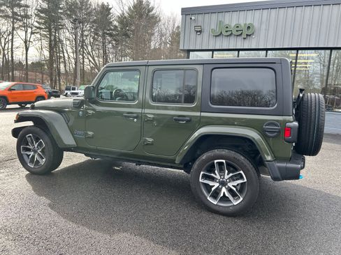 Used 2024 Jeep Wrangler Sport S w/ Convenience Group image 9