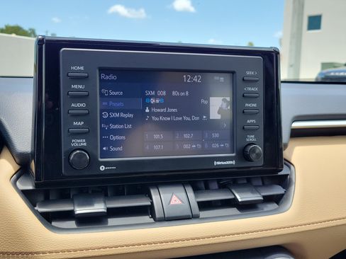 Used 2022 Toyota RAV4 XLE w/ Convenience Package FWD image 23