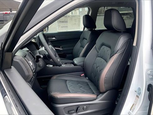 New 2026 Nissan Pathfinder Platinum image 15
