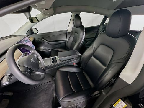 Used 2022 Tesla Model Y Long Range image 13