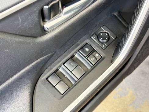 Used 2021 Toyota RAV4 XLE w/ Convenience Package AWD/4WD image 18