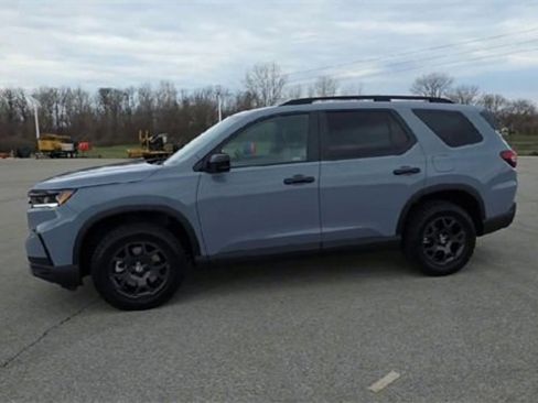 Used 2024 Honda Pilot TrailSport image 4