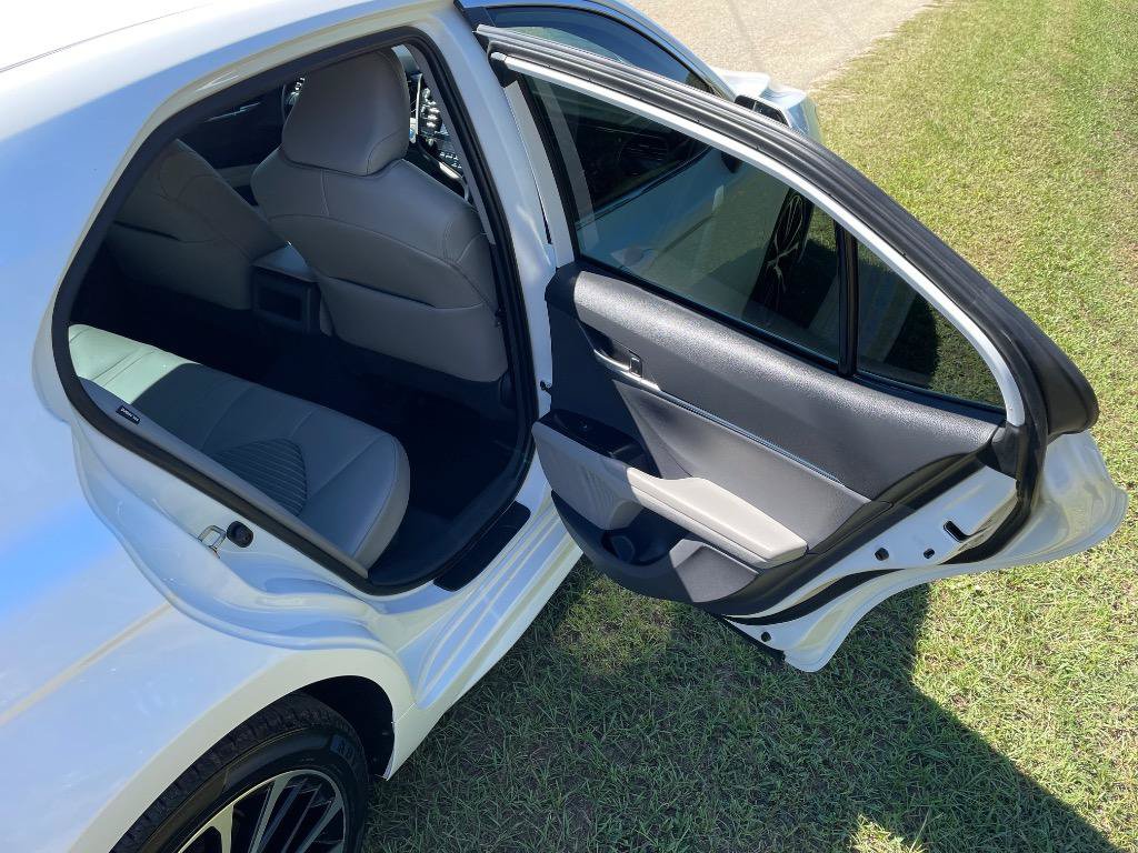 Used 2020 Toyota Camry SE FWD image 13