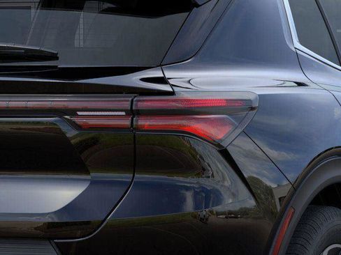 New 2026 Chevrolet Equinox EV LT AWD/4WD image 11