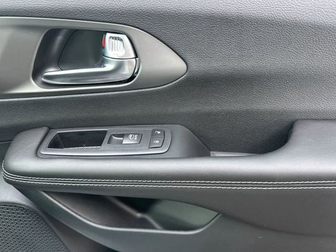 New 2027 Chrysler Pacifica Select AWD/4WD image 20