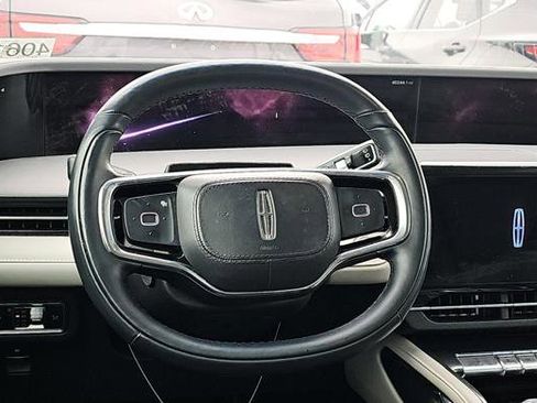 Used 2024 Lincoln Nautilus Reserve image 8