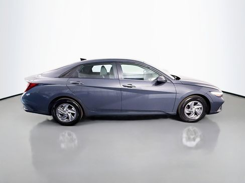 Used 2024 Hyundai Elantra SE image 11