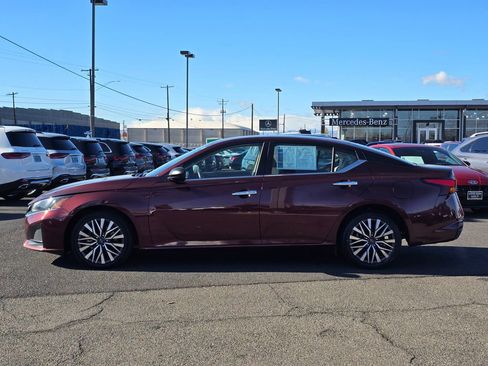 Used 2024 Nissan Altima 2.5 SV image 2