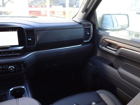 Certified 2024 GMC Sierra 1500 SLT w/ SLT Premium Plus Package image 17