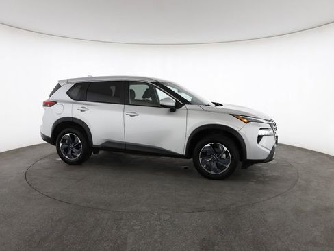 Used 2025 Nissan Rogue SV image 15