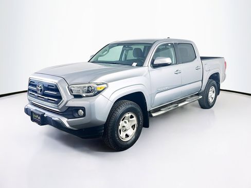 Used 2016 Toyota Tacoma SR5 w/ Towing Package image 3