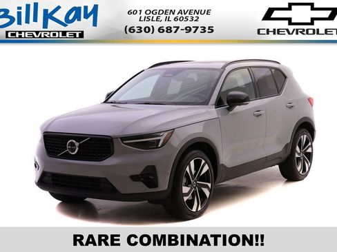 Used 2025 Volvo XC40 B5 Plus image 1