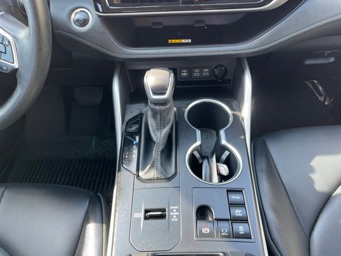 Certified 2025 Toyota Highlander XLE image 23