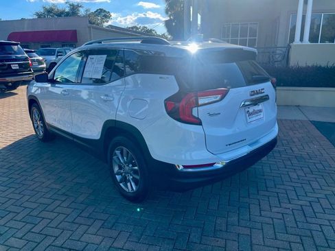 Used 2023 GMC Terrain SLT image 3