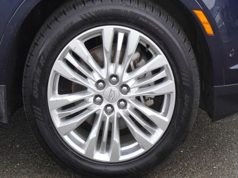 Used 2017 Cadillac XT5 Premium Luxury w/ Driver Assist Package FWD image 5