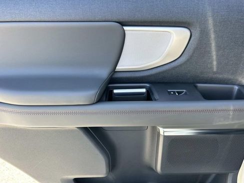 New 2025 Ford Expedition Active image 17