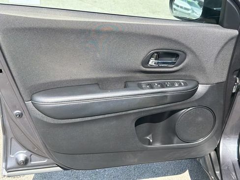 Used 2022 Honda HR-V LX image 16