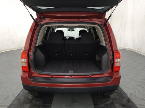 Used 2014 Jeep Patriot Latitude AWD/4WD image 29