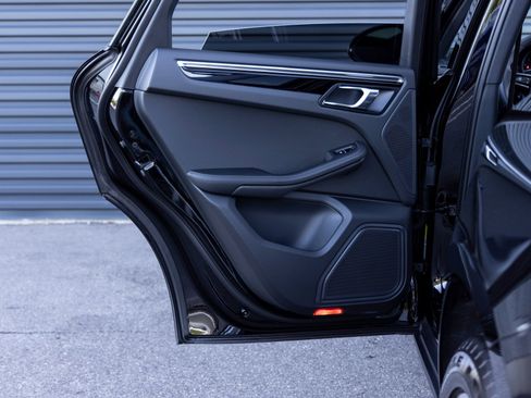 Certified 2025 Porsche Macan image 25