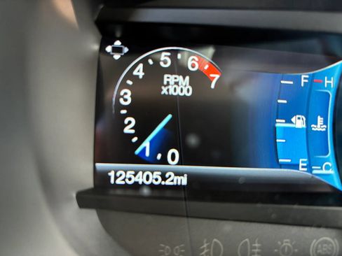 Used 2016 Ford Edge Titanium FWD image 2