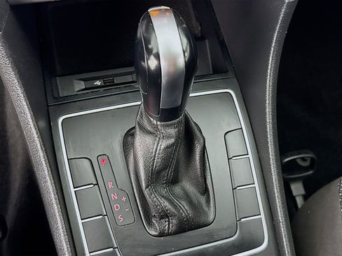 Used 2016 Volkswagen Passat 1.8T S image 19