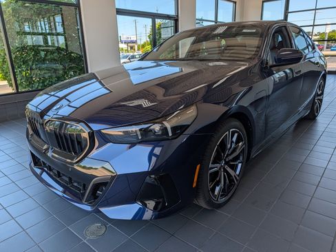 New 2027 BMW 550e xDrive AWD/4WD image 7