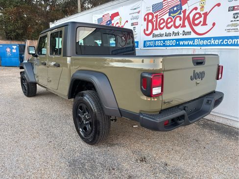 Used 2025 Jeep Gladiator Sport image 8