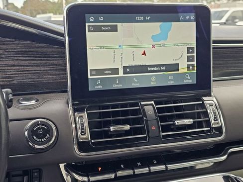 Used 2020 Lincoln Navigator Black Label w/ Cargo Convenience Package image 9