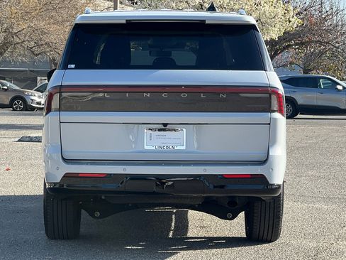 Certified 2025 Lincoln Navigator L Reserve image 5