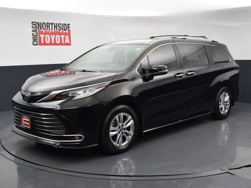 Used 2024 Toyota Sienna Limited AWD/4WD image 8