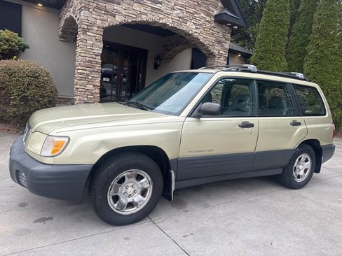 Used 2001 Subaru Forester L AWD/4WD image 3