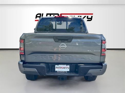 Used 2024 Nissan Frontier SL w/ Technology Package image 6
