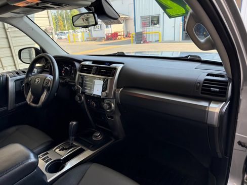 Used 2022 Toyota 4Runner SR5 Premium w/ Moonroof Package AWD/4WD image 11